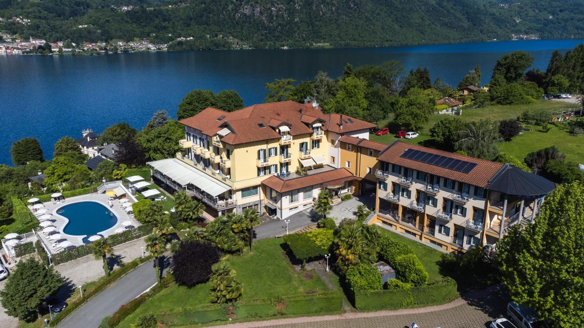 Hotel La Bussola أورتا سان جوليو المظهر الخارجي الصورة