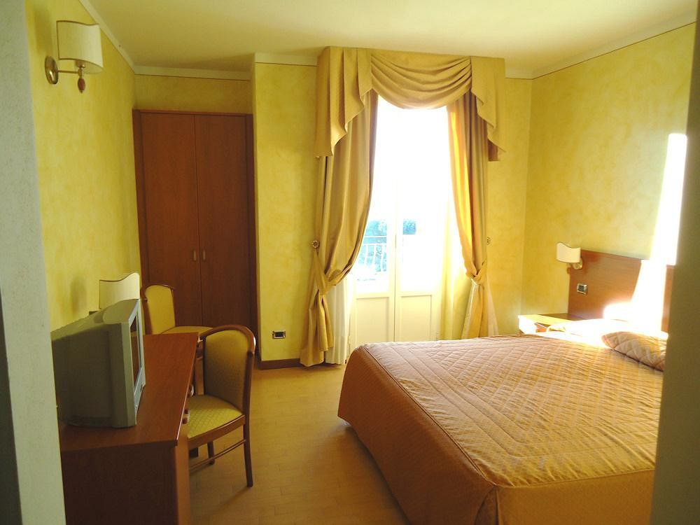 Hotel La Bussola أورتا سان جوليو المظهر الخارجي الصورة